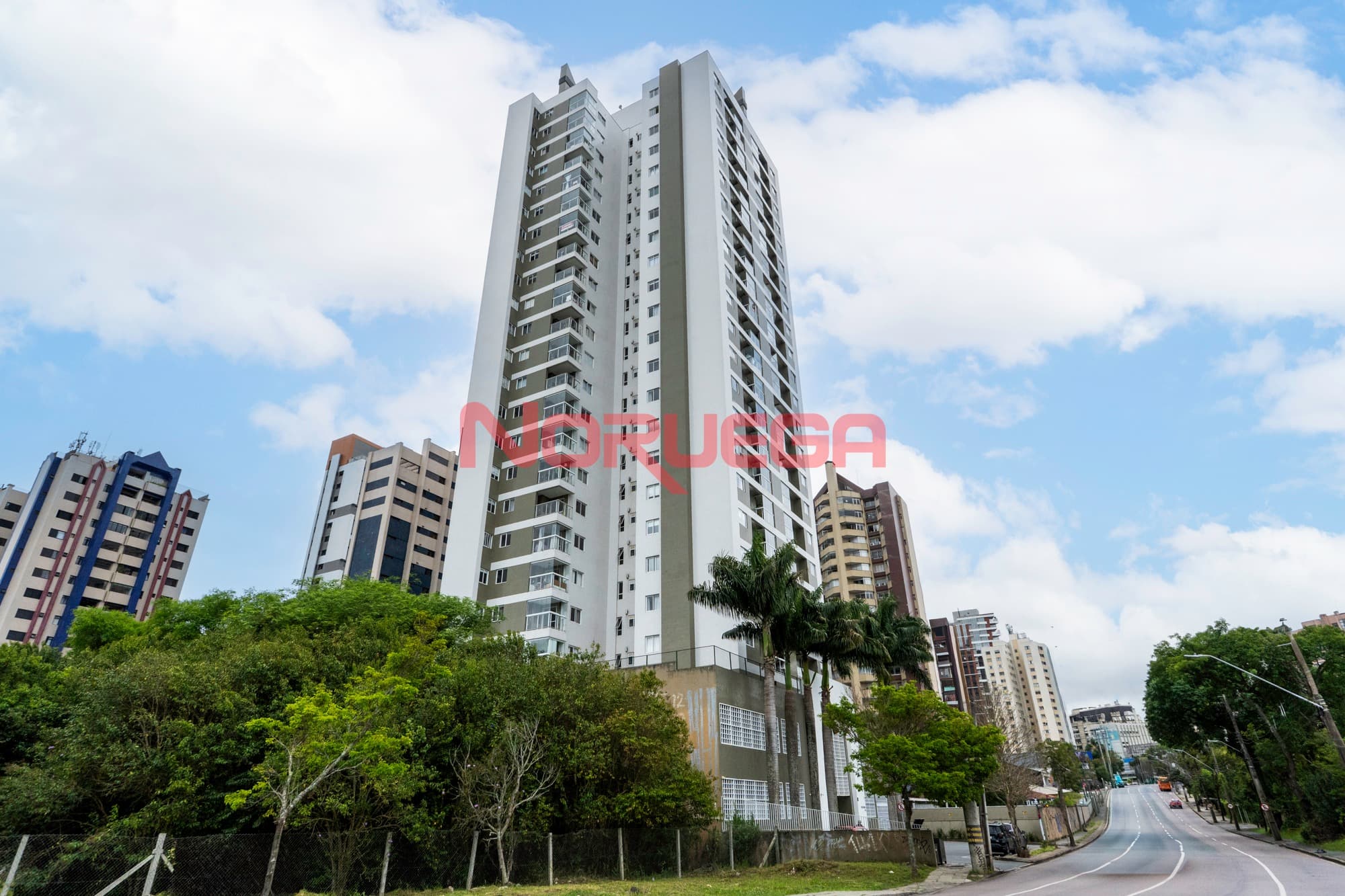 Apartamento para locação com 3 quartos no Cabral, Curitiba-PR: espaçoso e moderno, com 1 vaga de garagem!